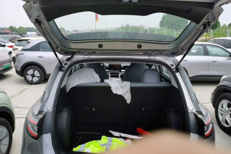 Used Geely Galaxy Geome 2026 Model 310km Youth Edition Trunk