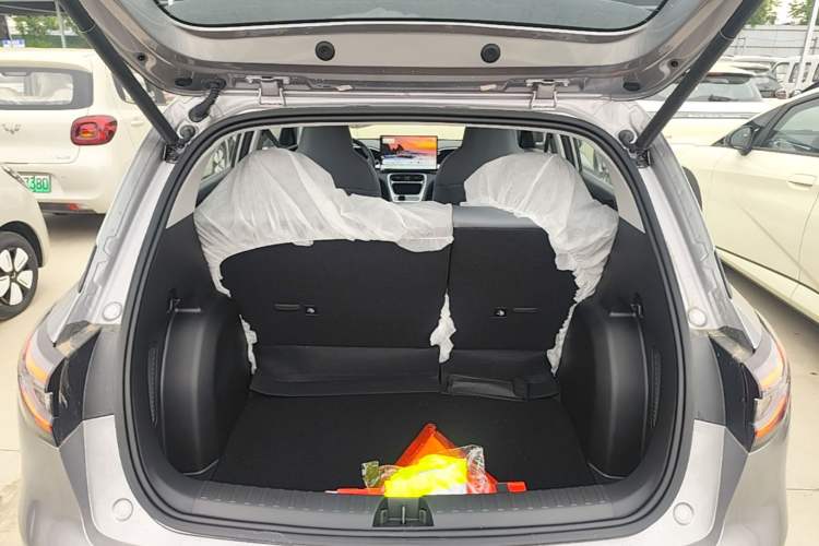 Used Geely Galaxy Geome 2026 Model 310km Dream Edition Trunk