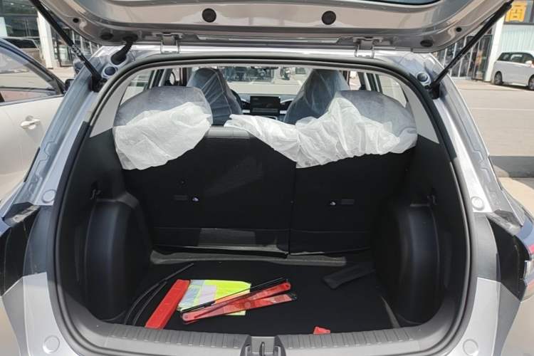 Used Geely Galaxy Geome 2026 Model 310km Youth Edition Trunk