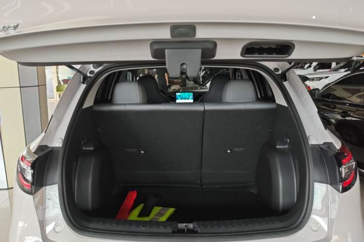 Used Geely Galaxy Geome 2026 Model 310km Youth Edition Trunk