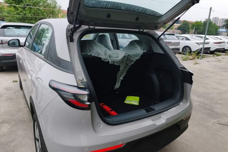 Used Geely Galaxy Geome 2026 Model 310km Youth Edition Trunk