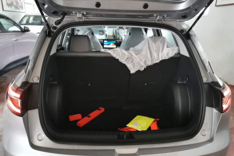 Used Geely Galaxy Geome 2026 Model 310km Youth Edition Trunk