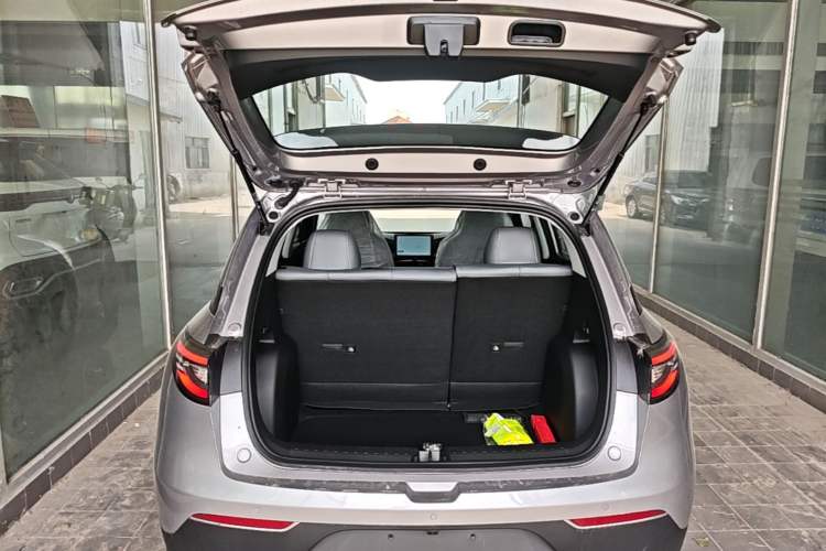 Used Geely Galaxy Geome 2026 Model 310km Youth Edition Trunk