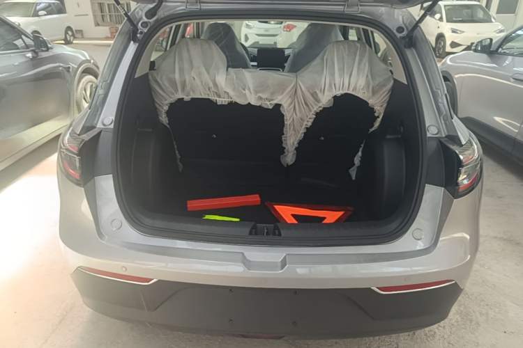 Used Geely Galaxy Geome 2026 Model 310km Youth Edition Trunk