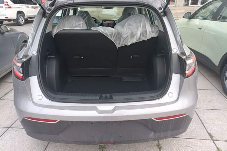 Used Geely Galaxy Geome 2026 Model 310km Youth Edition Trunk