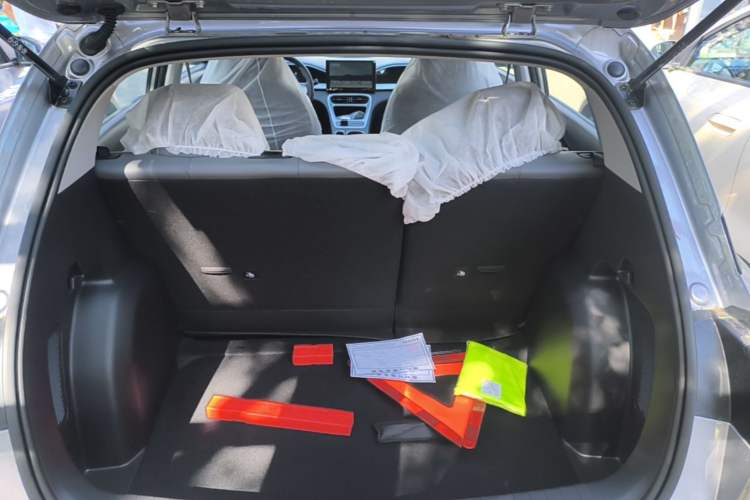 Used Geely Galaxy Geome 2026 Model 310km Youth Edition Trunk