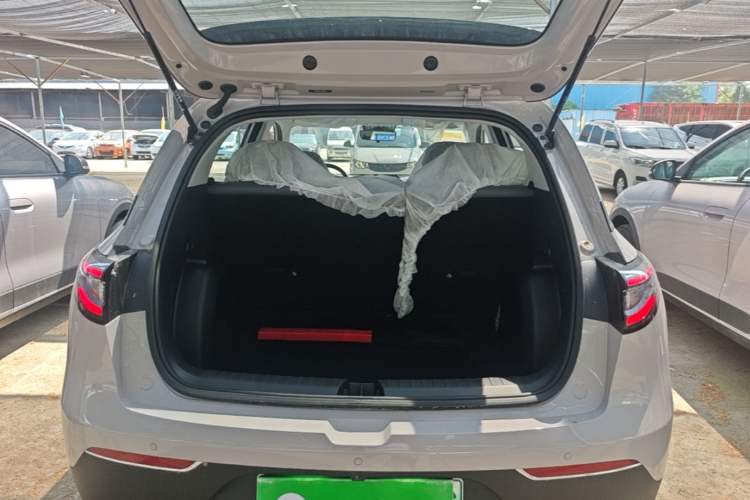 Used Geely Galaxy Geome 2026 Model 310km Youth Edition Trunk