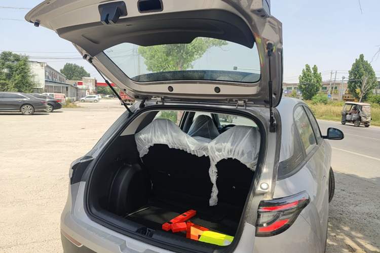 Used Geely Galaxy Geome 2026 Model 310km Youth Edition Trunk