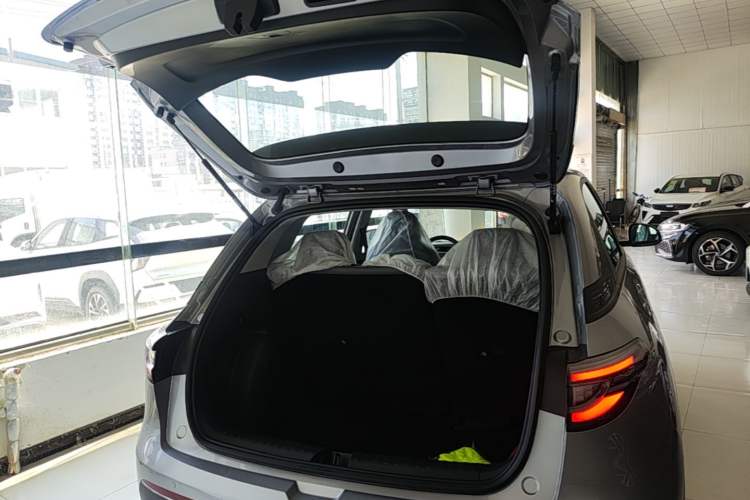 Used Geely Galaxy Geome 2026 Model 310km Youth Edition Trunk
