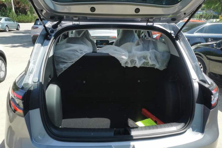 Used Geely Galaxy Geome 2026 Model 310km Youth Edition Trunk
