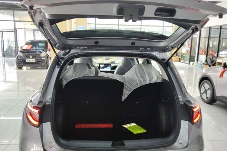 Used Geely Galaxy Geome 2026 Model 310km Youth Edition Trunk