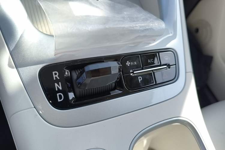 Used Geely Galaxy Geome 2026 Model 310km Youth Edition Gear Lever