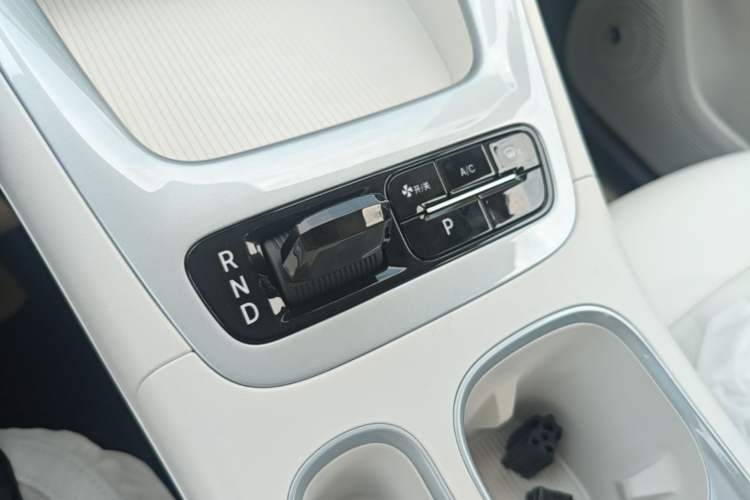Used Geely Galaxy Geome 2026 Model 310km Youth Edition Gear Lever