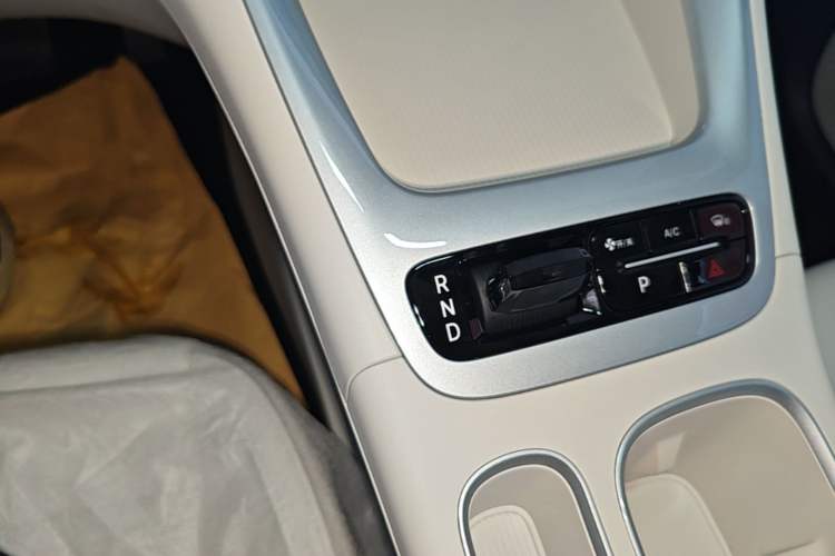 Used Geely Galaxy Geome 2026 Model 310km Youth Edition Gear Lever