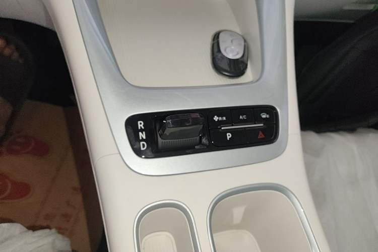 Used Geely Galaxy Geome 2026 Model 410km Freedom Edition Gear Lever