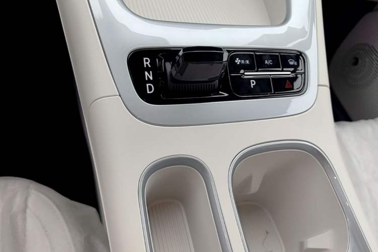 Used Geely Galaxy Geome 2026 Model 310km Youth Edition Gear Lever
