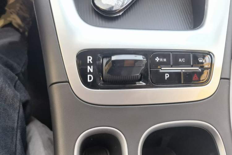 Used Geely Galaxy Geome 2026 Model 310km Youth Edition Gear Lever