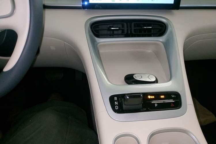 Used Geely Galaxy Geome 2026 Model 310km Youth Edition Gear Lever