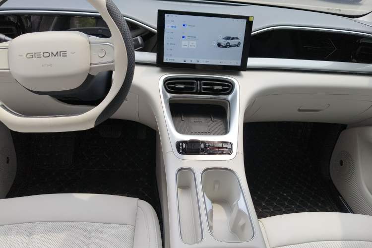 Used Geely Galaxy Geome 2026 Model 310km Youth Edition Audio And AC Panel