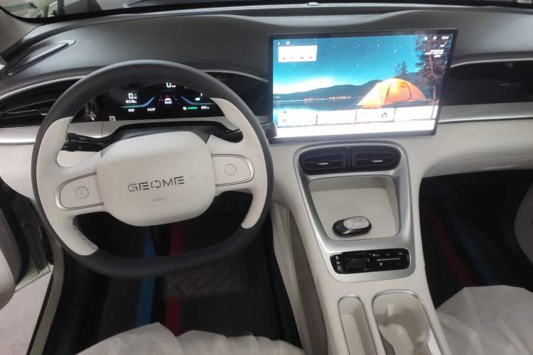 Used Geely Galaxy Geome 2026 Model 310km Dream Edition Center Console