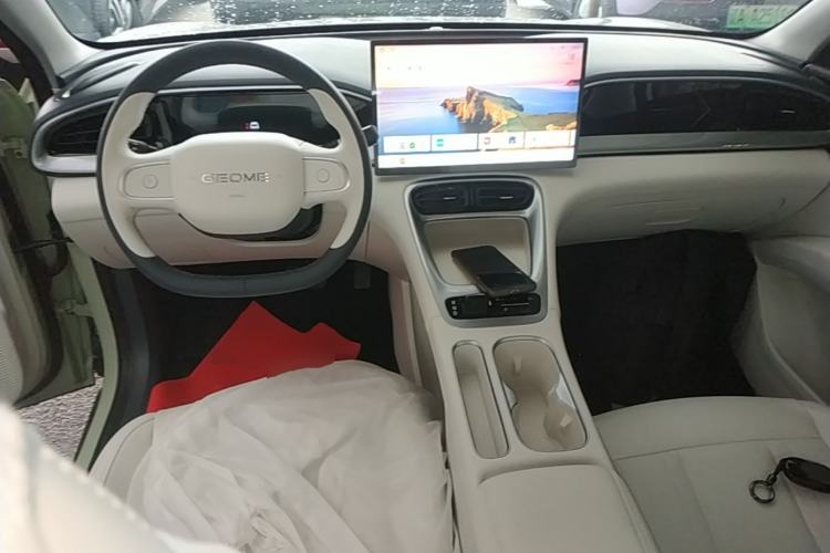 Used Geely Galaxy Geome 2026 Model 310km Dream Edition Center Console