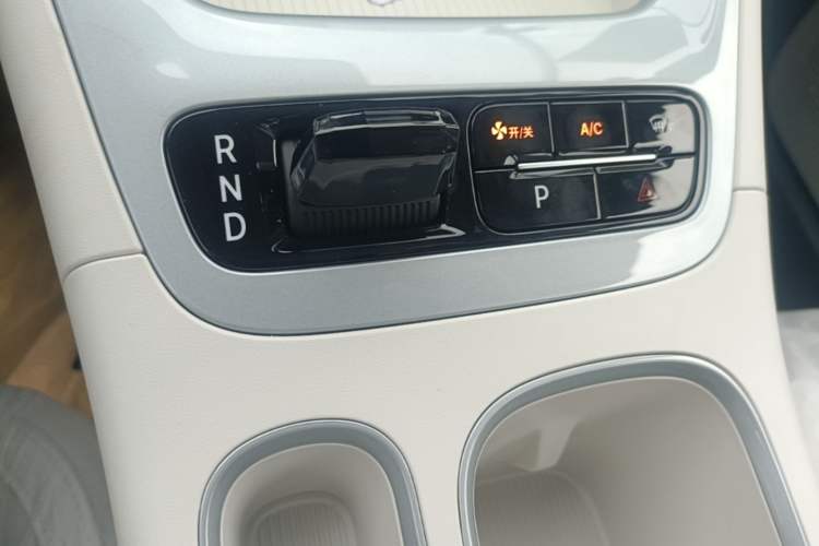 Used Geely Galaxy Geome 2026 Model 310km Youth Edition Gear Lever