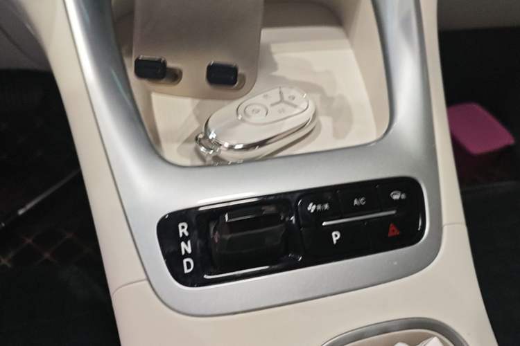 Used Geely Galaxy Geome 2026 Model 310km Youth Edition Gear Lever