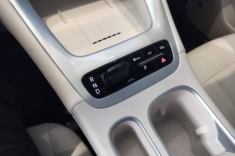Used Geely Galaxy Geome 2026 Model 410km Exploration Edition Gear Lever