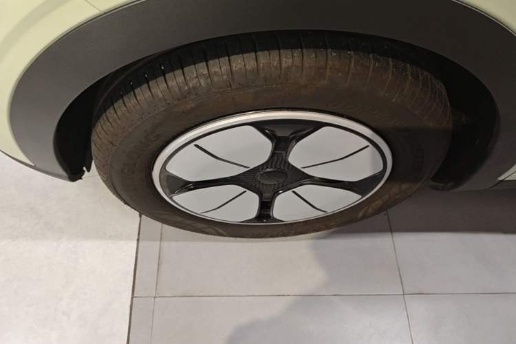 Used Geely Galaxy Geome 2026 Model 310km Youth Edition Left Front Wheel Hub