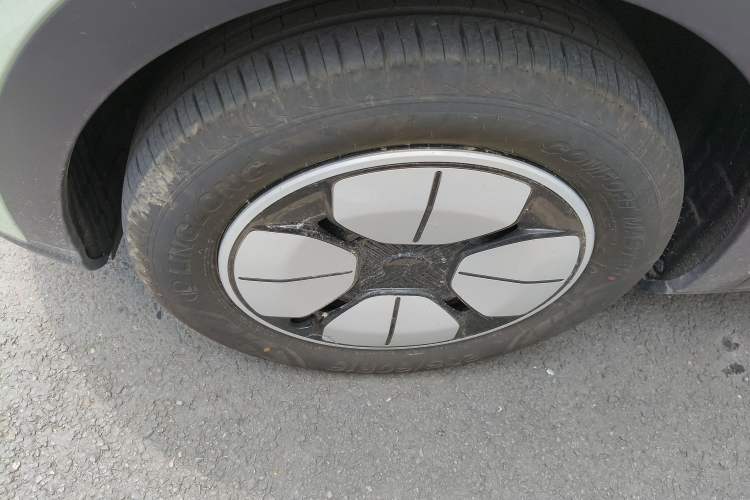 Used Geely Galaxy Geome 2026 Model 310km Youth Edition Left Front Wheel Hub