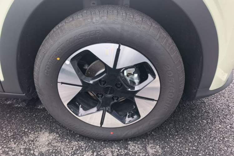 Used Geely Galaxy Geome 2026 Model 410km Exploration Edition Right Front Wheel Hub