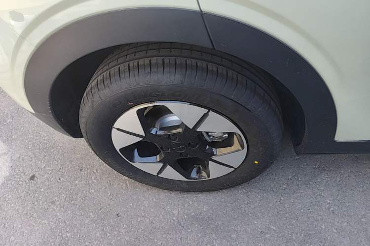 Used Geely Galaxy Geome 2026 Model 410km Freedom Edition Right Rear Wheel Hub