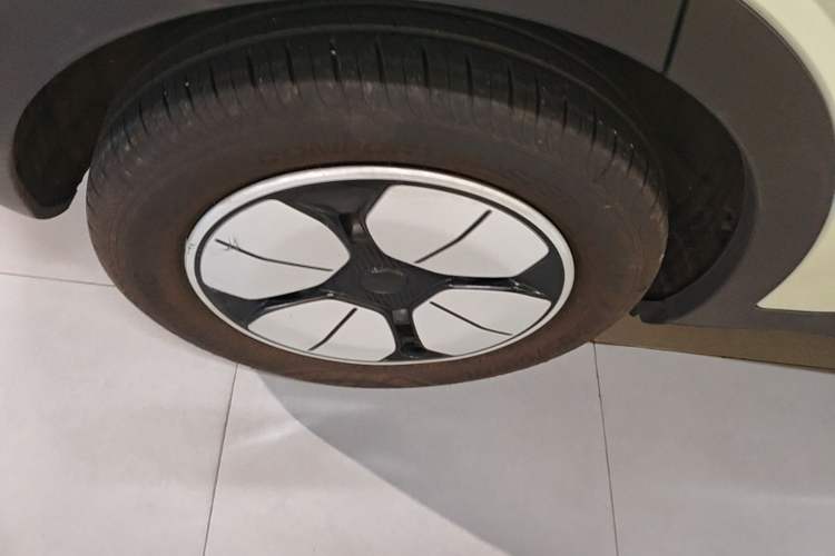 Used Geely Galaxy Geome 2026 Model 310km Youth Edition Right Rear Wheel Hub