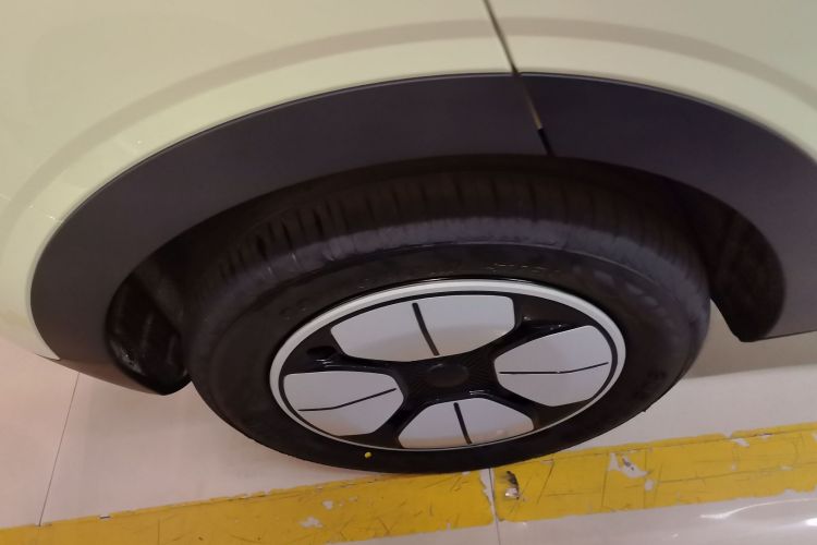 Used Geely Galaxy Geome 2026 Model 310km Youth Edition Right Rear Wheel Hub