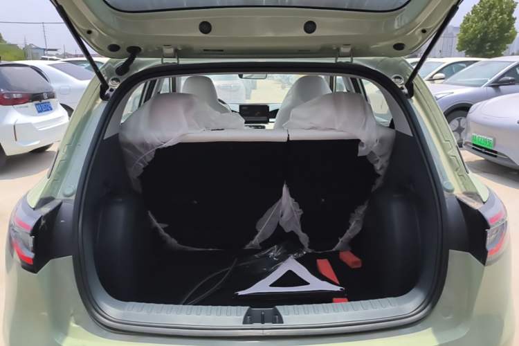 Used Geely Galaxy Geome 2026 Model 310km Youth Edition Trunk