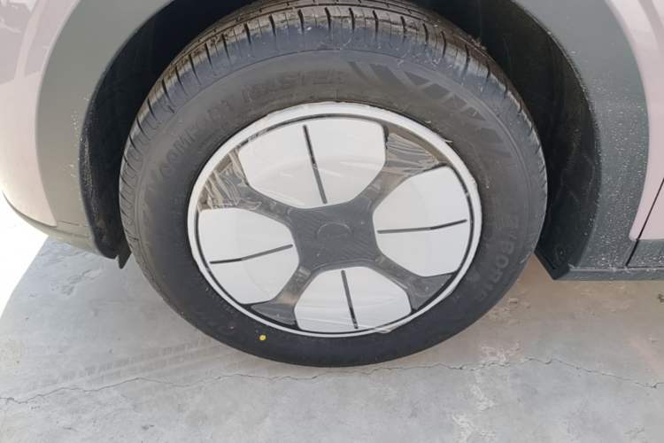 Used Geely Galaxy Geome 2026 Model 310km Youth Edition Left Front Wheel Hub