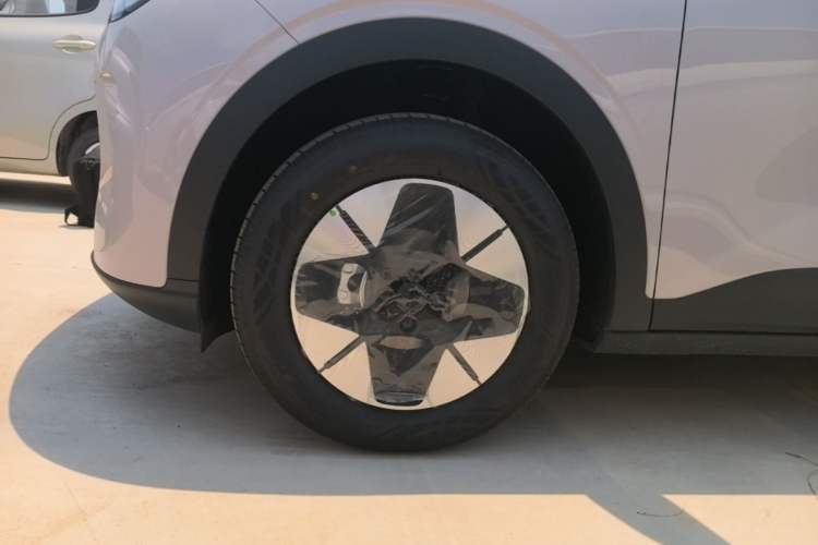 Used Geely Galaxy Geome 2026 Model 410km Freedom Edition Left Front Wheel Hub