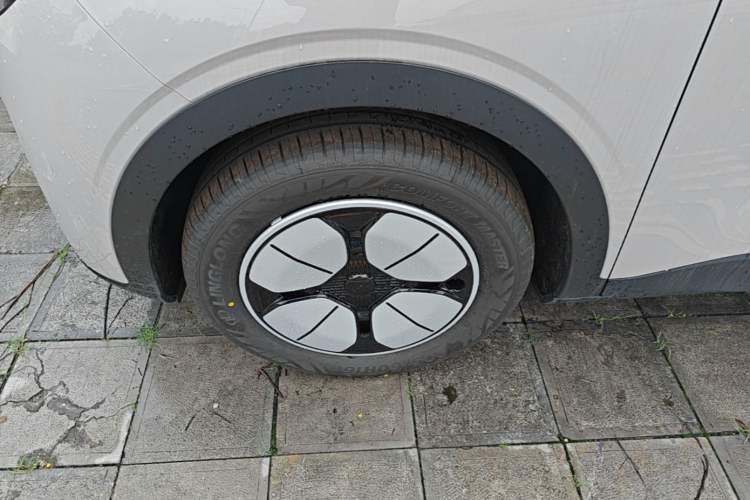 Used Geely Galaxy Geome 2026 Model 310km Youth Edition Left Front Wheel Hub