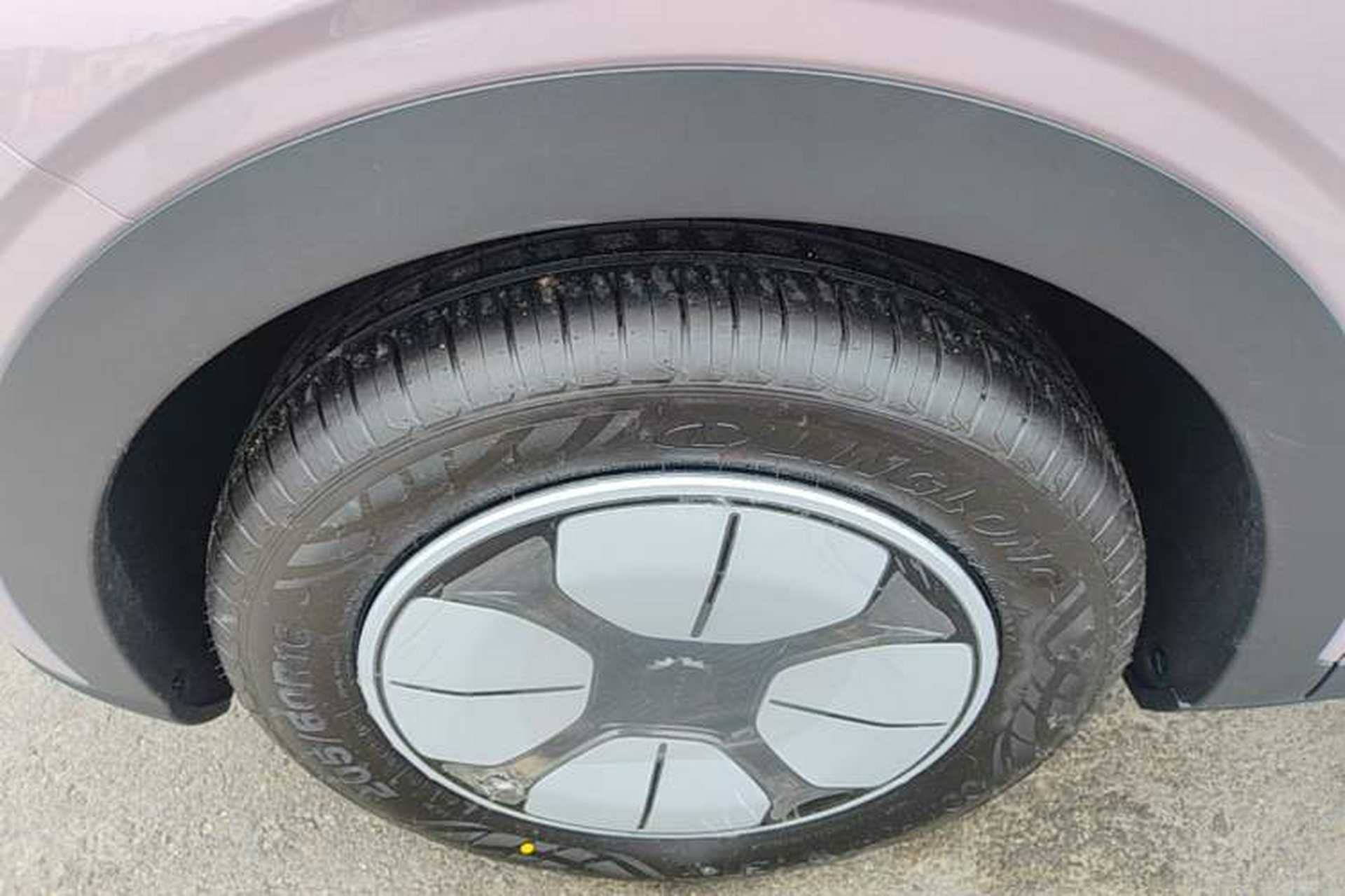 Used Geely Galaxy Geome 2026 Model 310km Youth Edition Left Front Wheel Hub