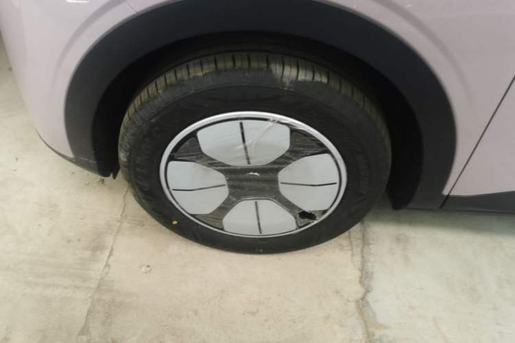 Used Geely Galaxy Geome 2026 Model 310km Youth Edition Left Front Wheel Hub