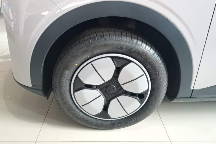 Used Geely Galaxy Geome 2026 Model 310km Youth Edition Left Front Wheel Hub