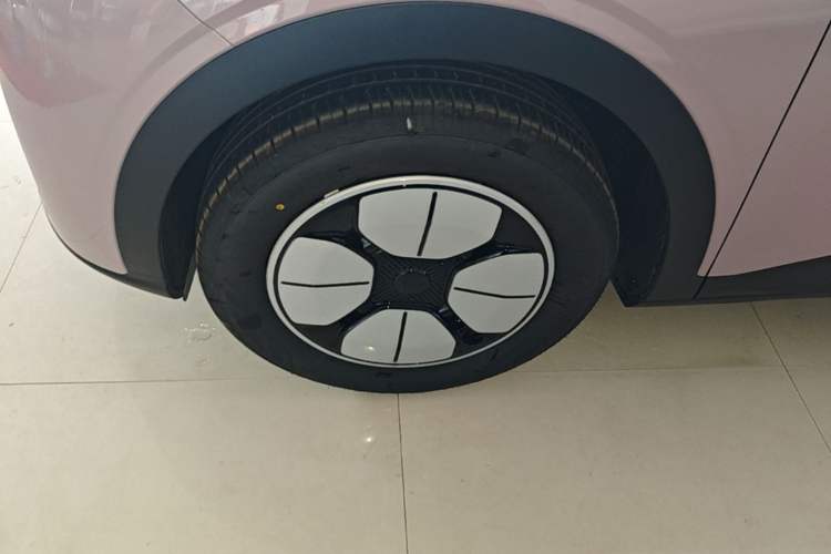 Used Geely Galaxy Geome 2026 Model 310km Youth Edition Left Front Wheel Hub
