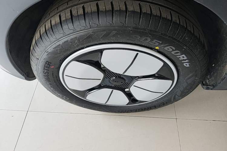 Used Geely Galaxy Geome 2026 Model 410km Freedom Edition Left Front Wheel Hub