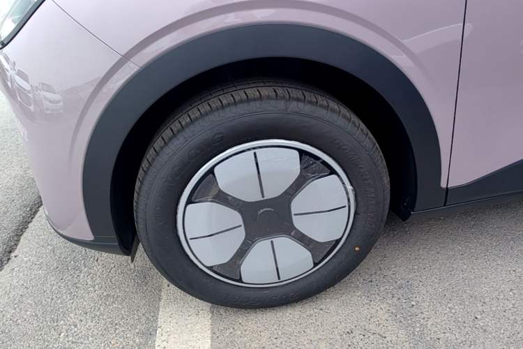 Used Geely Galaxy Geome 2026 Model 310km Youth Edition Left Front Wheel Hub