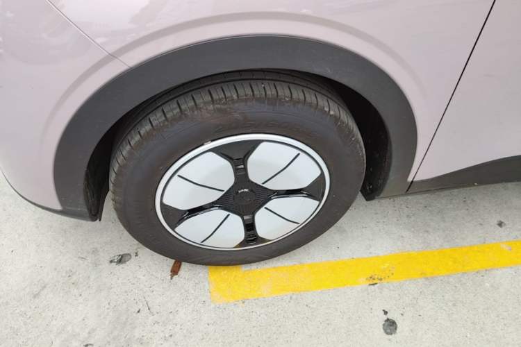 Used Geely Galaxy Geome 2026 Model 310km Youth Edition Left Front Wheel Hub