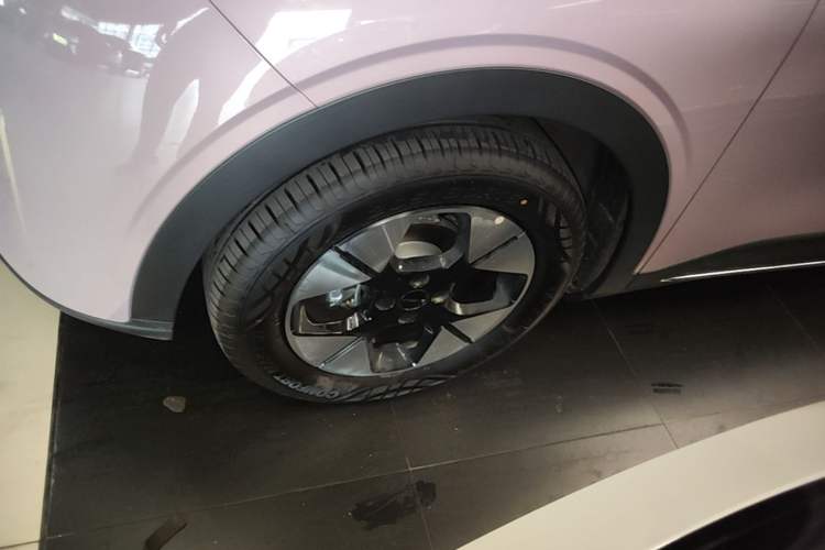 Used Geely Galaxy Geome 2026 Model 310km Dream Edition Left Front Wheel Hub