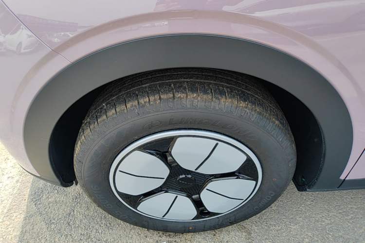 Used Geely Galaxy Geome 2026 Model 310km Youth Edition Left Front Wheel Hub