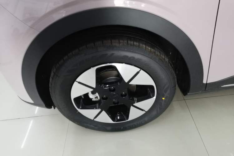 Used Geely Galaxy Geome 2026 Model 310km Dream Edition Left Front Wheel Hub