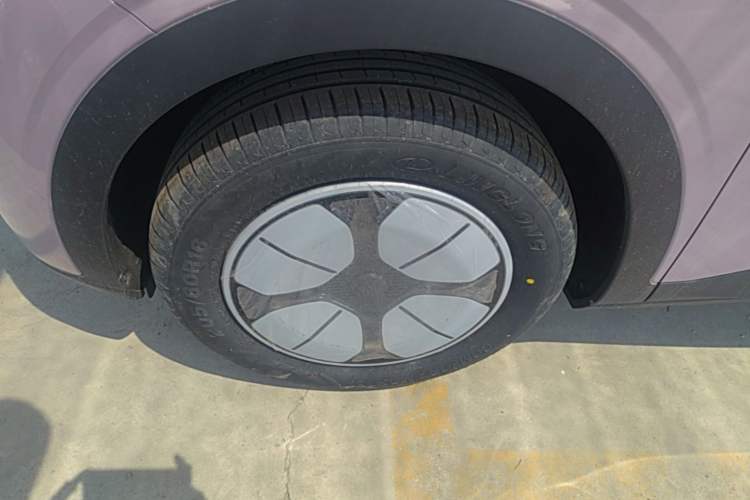 Used Geely Galaxy Geome 2026 Model 310km Youth Edition Left Front Wheel Hub
