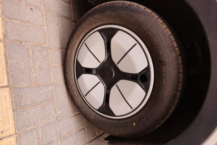 Used Geely Galaxy Geome 2026 Model 310km Youth Edition Right Front Wheel Hub